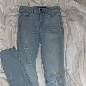 HOLLISTER JEANS